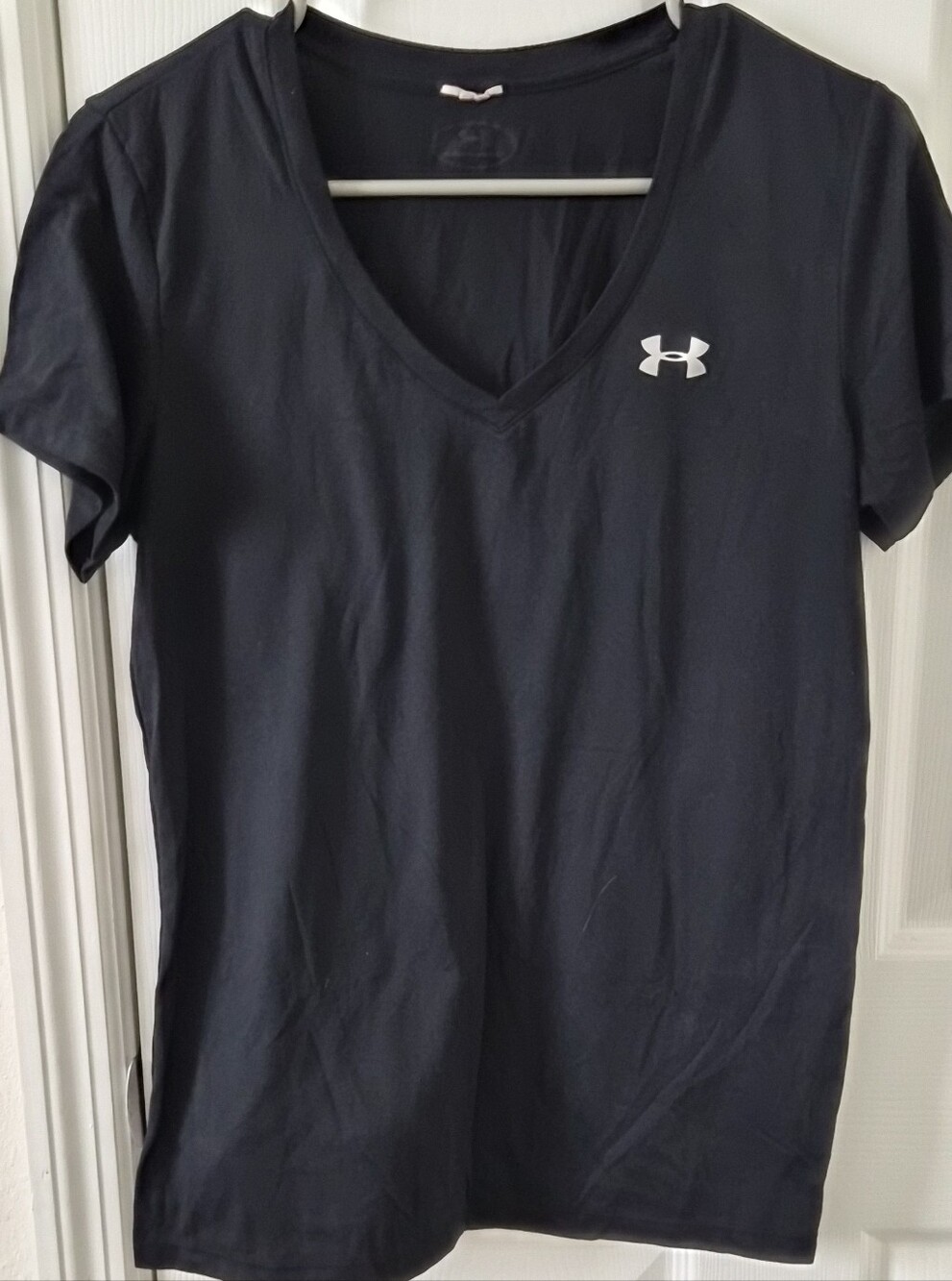 Under Armour Women’s Black V-Neck Short Sleeve Tee